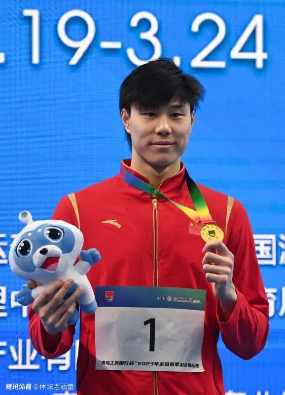 上半场比赛因现场烟雾过大一度长时间暂停，巴雷拉中柱阿瑙托维奇补射建功，德拉古辛头球扳平。